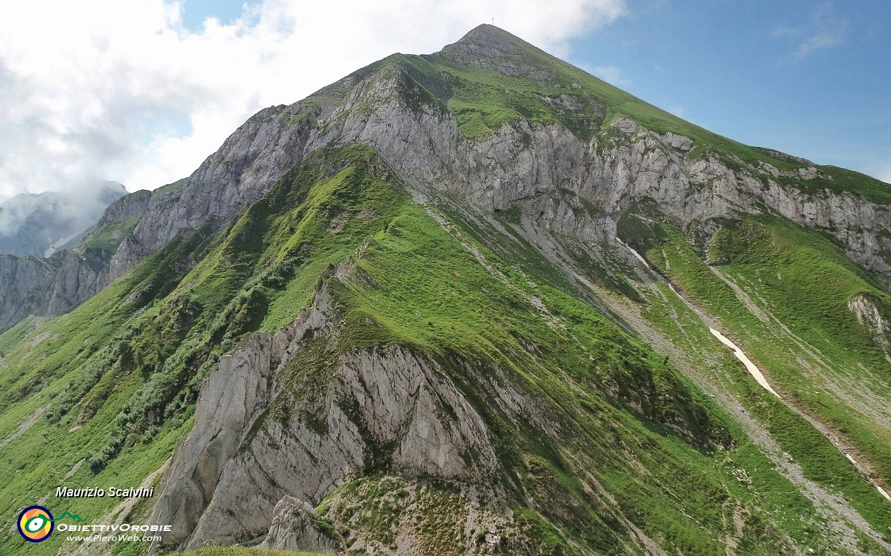 36 Cima dei Siltri,  panorama sul Monte Cavallo....JPG